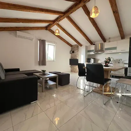 アパート Lorena Lakmartin