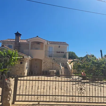 アパート Lorena Lakmartin